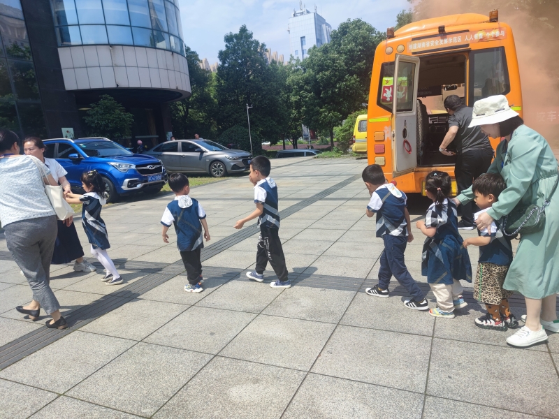 打造平安校車！湘潭高新區開展校車安全培訓暨應急演練