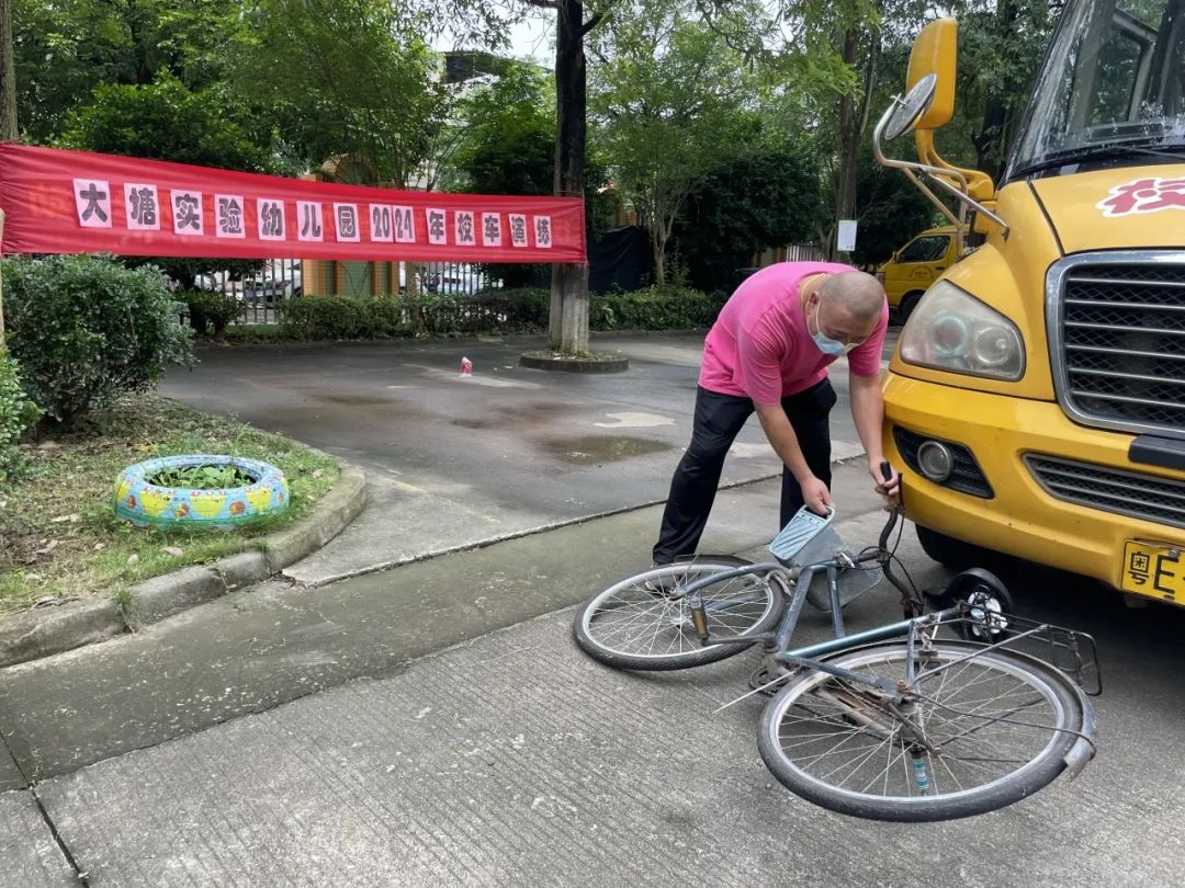 安全乘車，平安“童”行——2023學年下學期校車安全應急演練