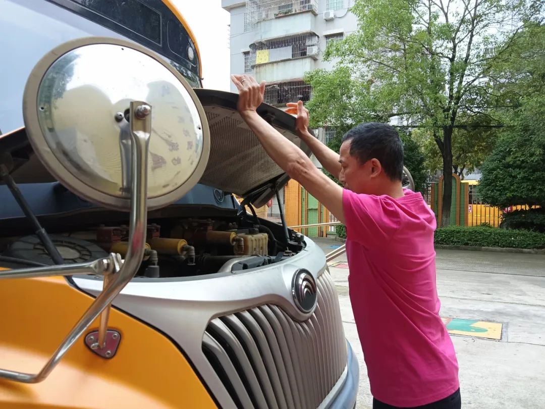 安全乘車，平安“童”行——2023學年下學期校車安全應急演練
