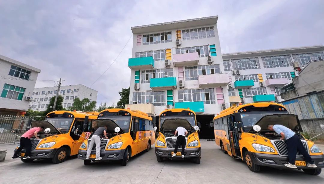 嚴把校車“安全關”，守護平安上學路|安康高新第二幼兒園校車安全排查