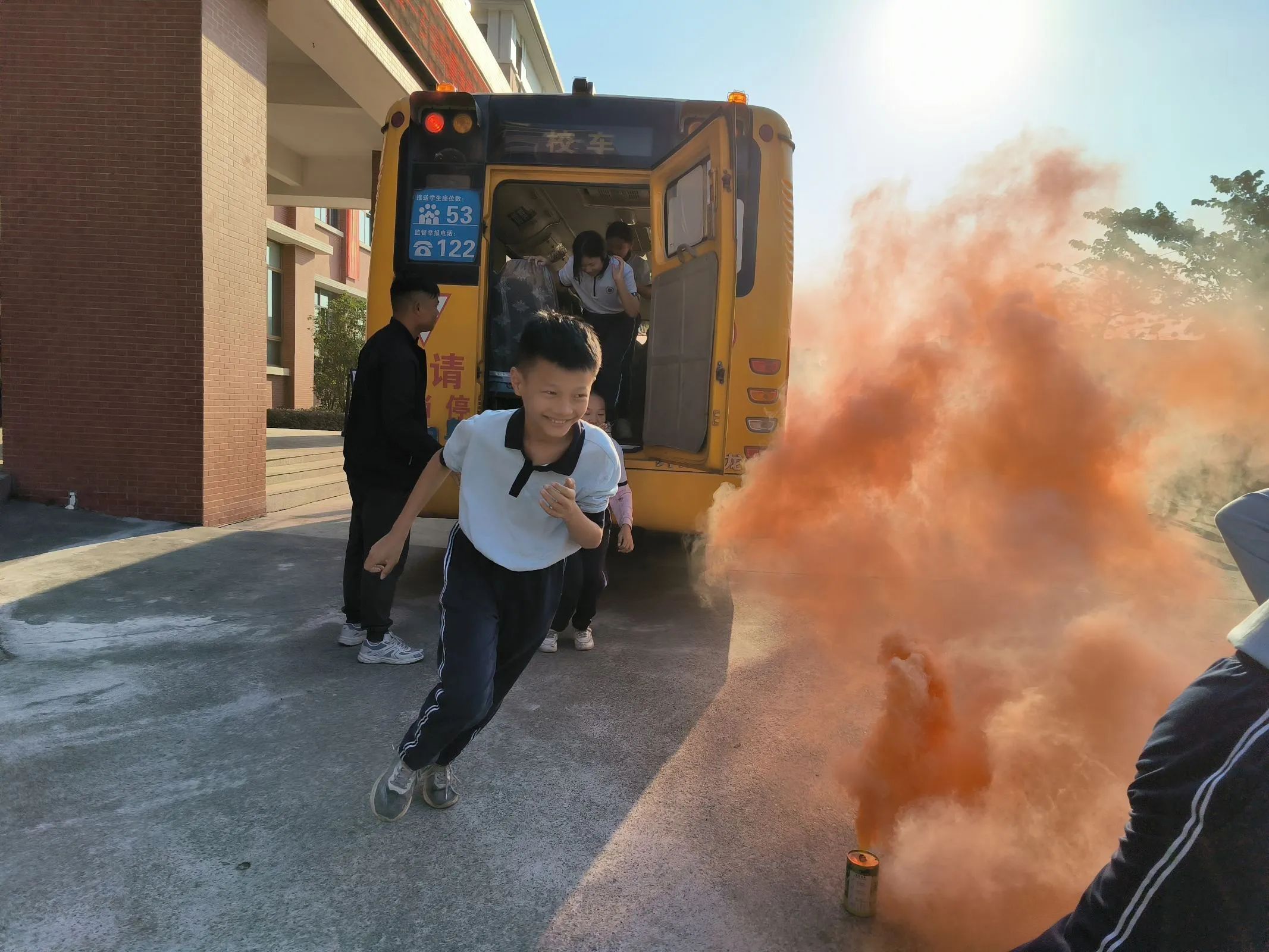 為愛護航，安全伴我行——古鎮新徽學校校車安全演練活動紀實