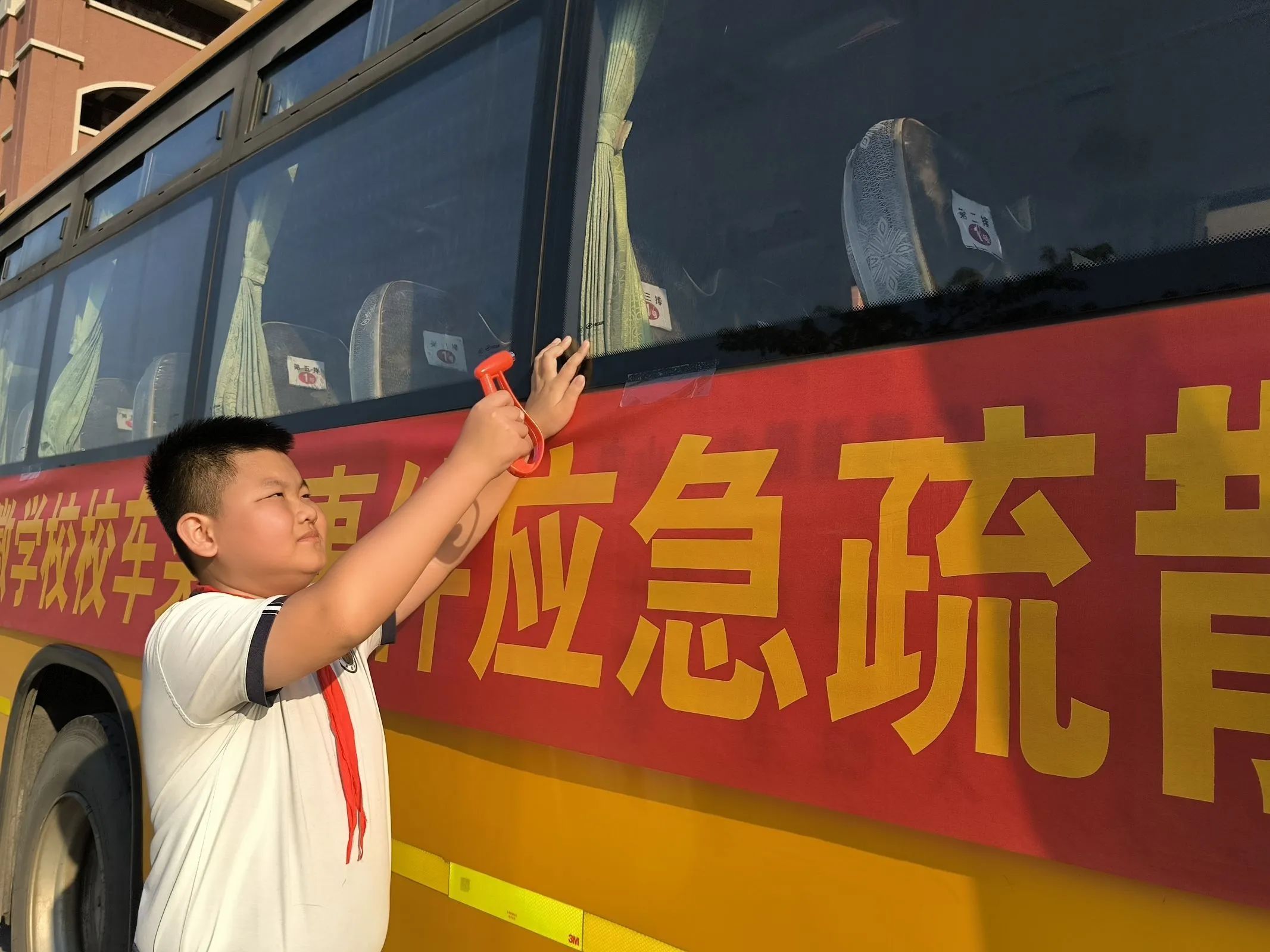 為愛護航，安全伴我行——古鎮新徽學校校車安全演練活動紀實
