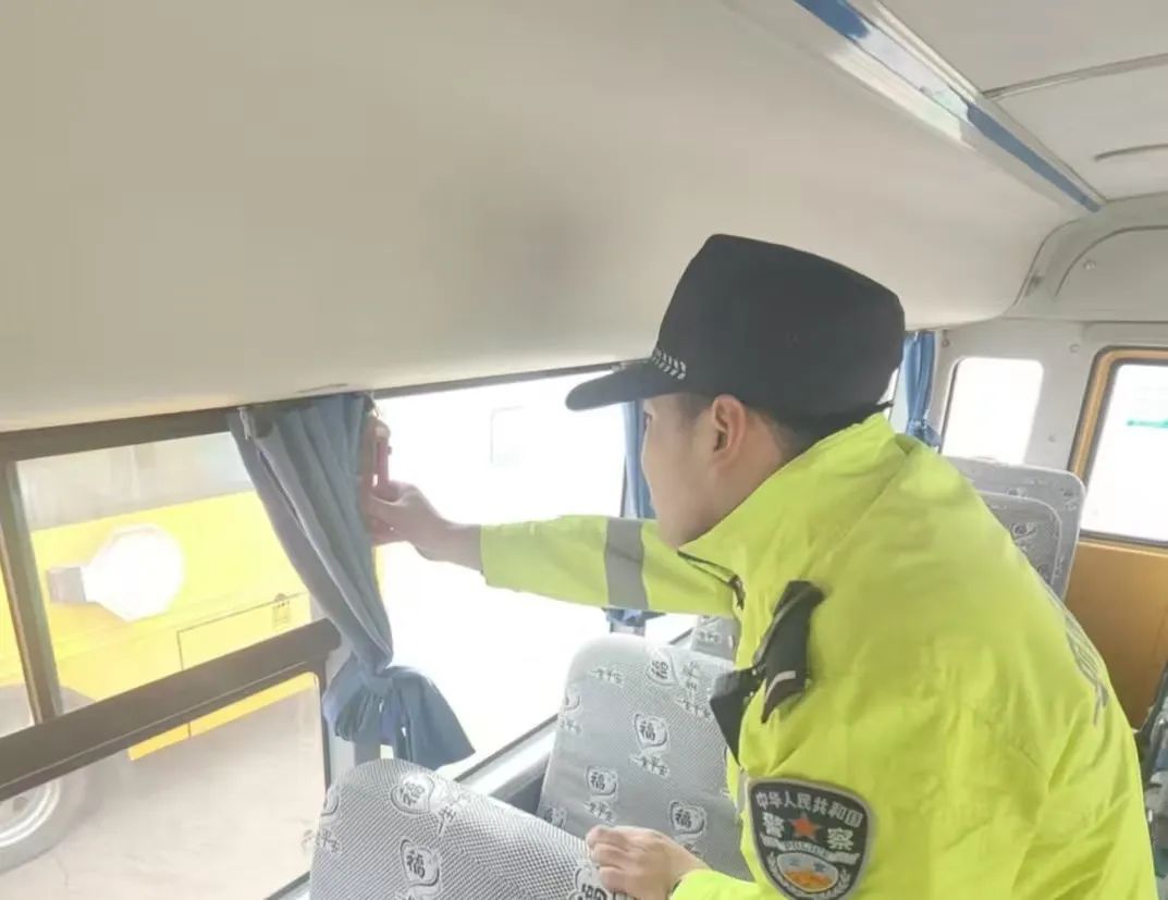 【護(hù)航開學(xué)季】建平交警開展校車安全大檢查工作，護(hù)航學(xué)生平安出行
