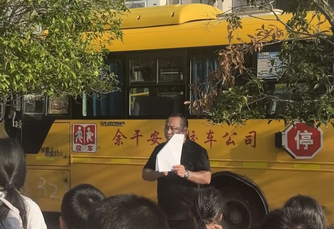 以練筑安全，守護(hù)上學(xué)路——古埠鎮(zhèn)中心小學(xué)開(kāi)展校車安全應(yīng)急演練