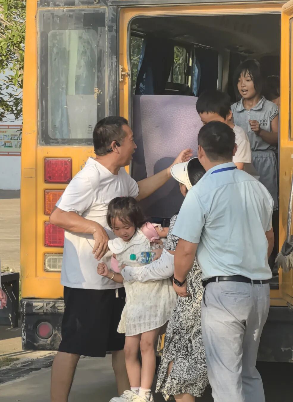 以練筑安全，守護(hù)上學(xué)路——古埠鎮(zhèn)中心小學(xué)開(kāi)展校車安全應(yīng)急演練