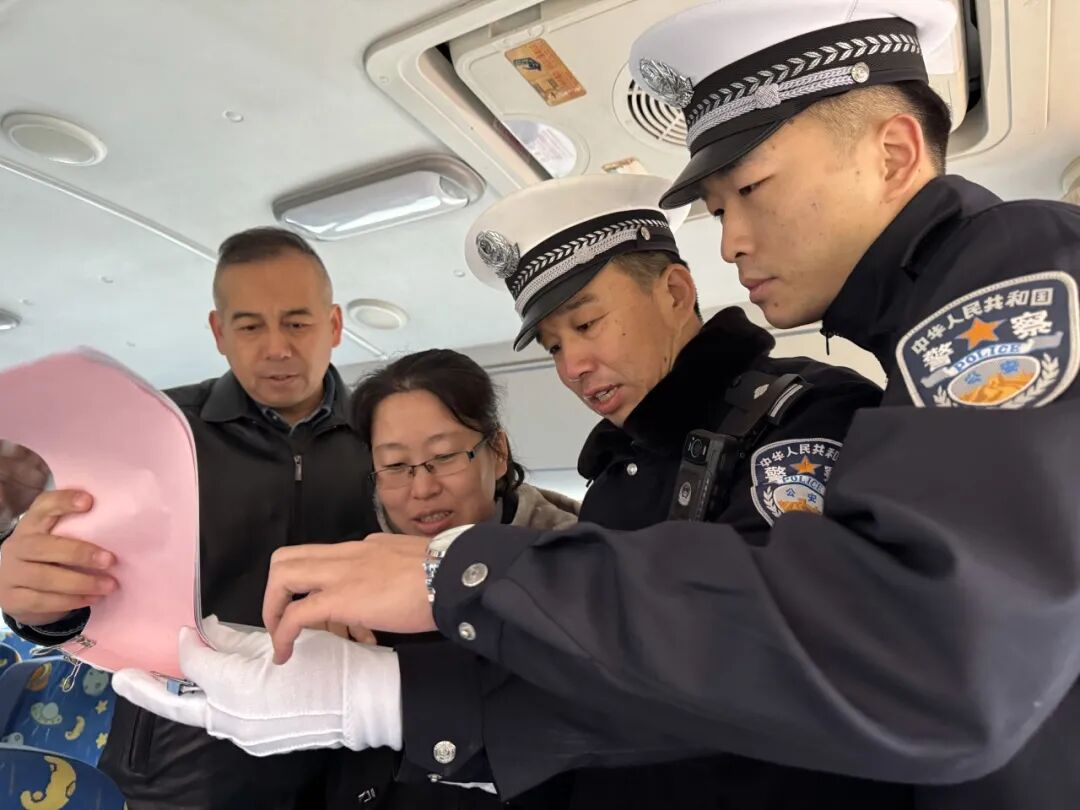 交警三大隊開展校車安全大檢查