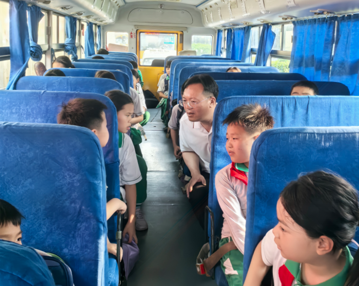 織密校車安全網(wǎng) 守護學(xué)子平安行