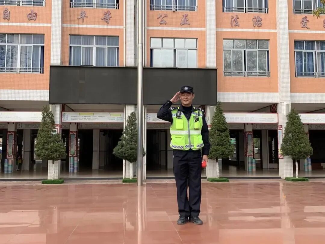 織密校車安全網(wǎng) 守護學(xué)子平安行