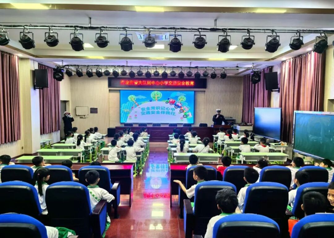 織密校車安全網(wǎng) 守護學(xué)子平安行