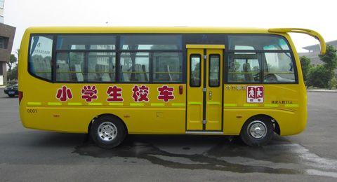 看國外校車 發展中國安全校車