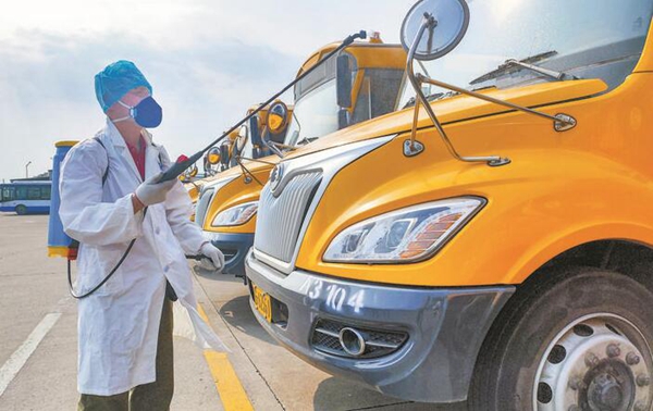 市公交集團營運校車進行全面消殺，備開學(xué)