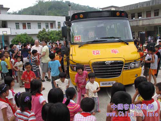 “天聲一隊(duì)”聯(lián)手海格開(kāi)啟校車(chē)公益新模式