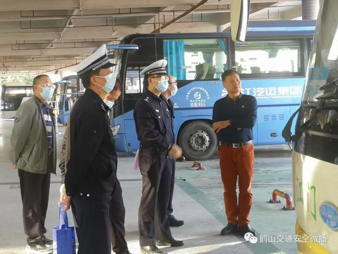 歲末年初 鶴山交警全力加強(qiáng)公交車、校車交通安全管理工作
