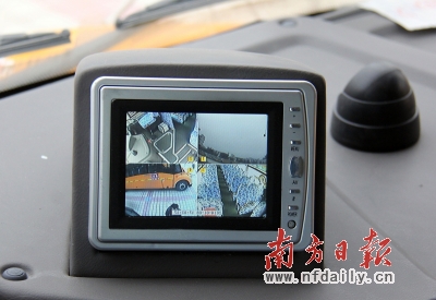 校車安裝有GPS系統和電子感應系統。