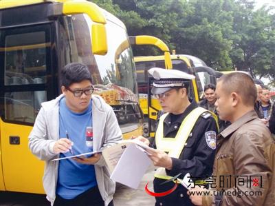 發(fā)現(xiàn)校車不安全或交通違法可撥122舉報