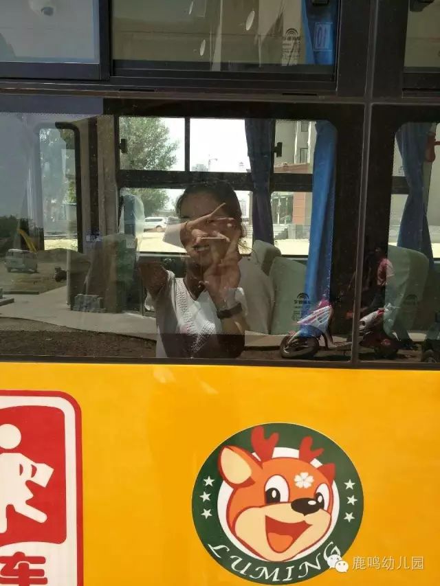 天津鹿鳴幼兒園校車來(lái)了