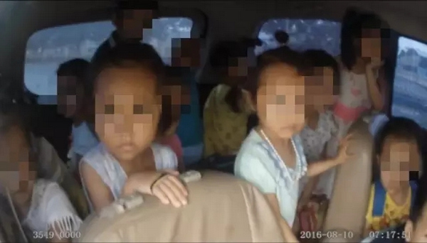 廣西桂林幼兒園校車司機闖卡為哪般？