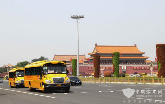 為畢業(yè)季添彩，加拿大國際學(xué)校再購百輛宇通校車