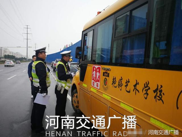 鄭州一幼兒園黑車(chē)接送孩子 司機(jī)無(wú)資質(zhì)