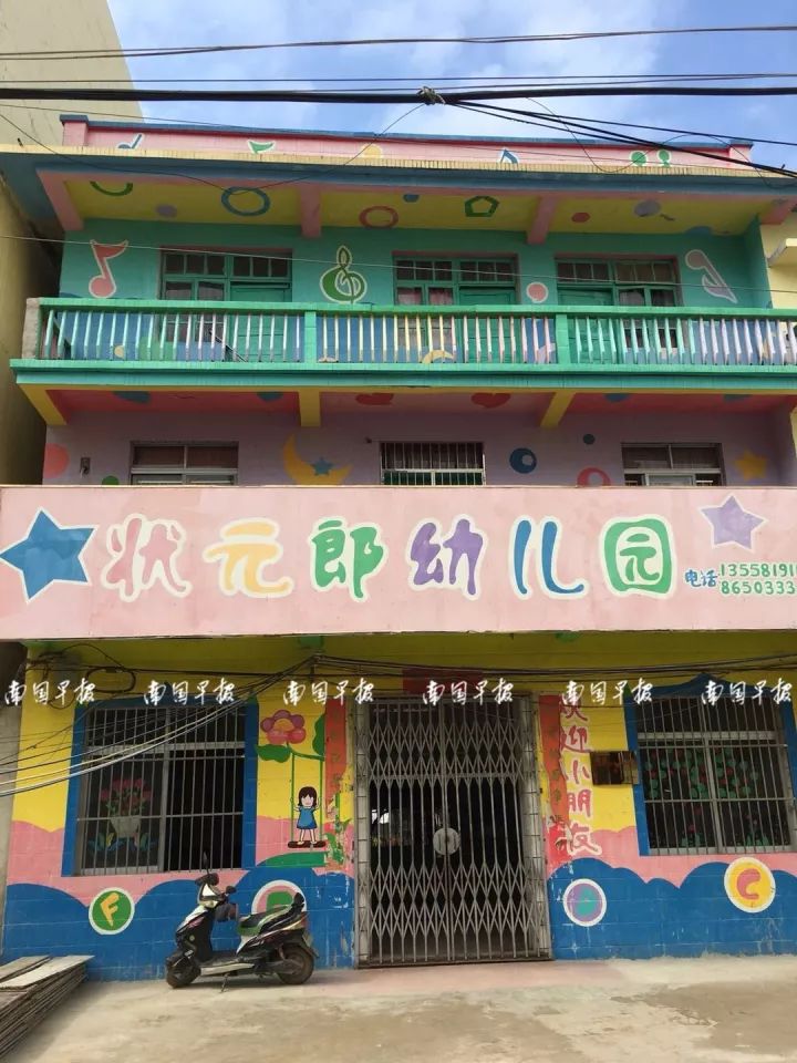4歲男孩被校車撞上不幸身亡！出事時(shí)司機(jī)懷里竟抱著一個(gè)人……行車記錄儀還原現(xiàn)場(chǎng)！