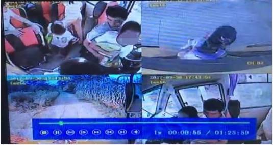 4歲男孩被校車撞上不幸身亡！出事時(shí)司機(jī)懷里竟抱著一個(gè)人……行車記錄儀還原現(xiàn)場(chǎng)！