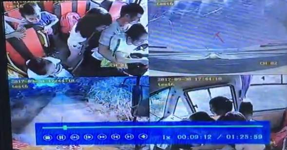 4歲男孩被校車撞上不幸身亡！出事時(shí)司機(jī)懷里竟抱著一個(gè)人……行車記錄儀還原現(xiàn)場(chǎng)！