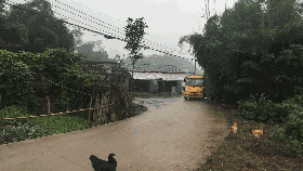 在農(nóng)村，校車(chē)已不僅僅是校車(chē)