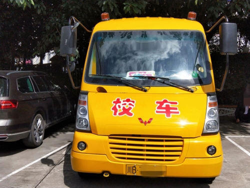 緊繃校車安全之弦 三臺交警嚴查嚴管