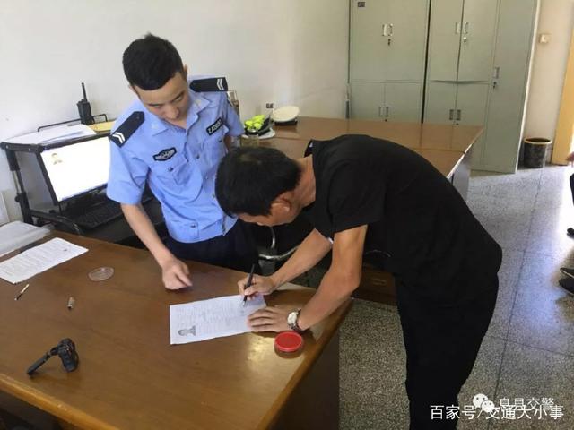 典型黑校車(chē)：核載8人，實(shí)載30人，其中28人為幼兒