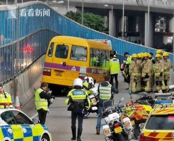 香港校車又出事！猛撞護欄 學童受困9人傷