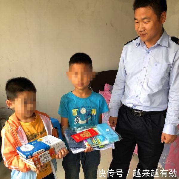 元旦后首個工作日，南京校車司機再次為貧困學生送上愛心