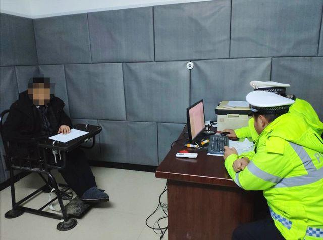 【警事】王英校車公司負(fù)責(zé)人二次無(wú)證駕駛被行拘