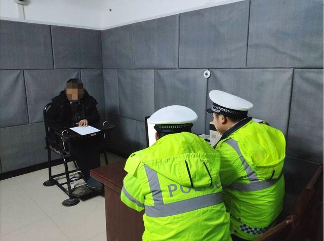 【警事】王英校車公司負(fù)責(zé)人二次無(wú)證駕駛被行拘