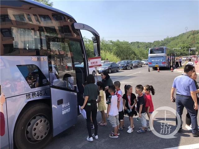 定制公交人工“刷臉卡” 孩子們上學(xué)還可以坐這班“校車”