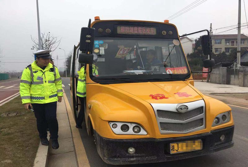 校車無“照管員”違法嗎？是的?。?！