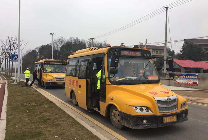 校車無“照管員”違法嗎？是的?。。? border=