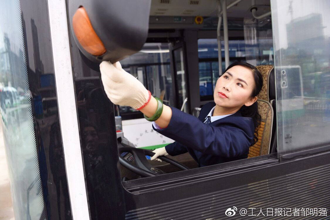 公交司機客演“校車媽媽”三年接送學(xué)生10萬人次