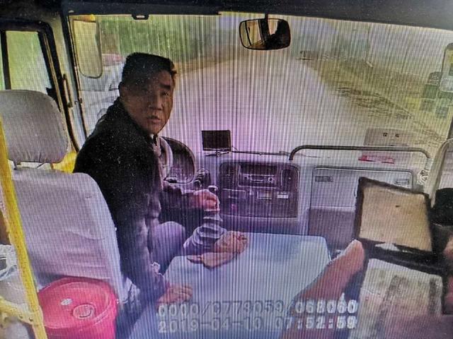 臨渭交警保豐中隊(duì)嚴(yán)查校車安全隱患確保師生安全入校