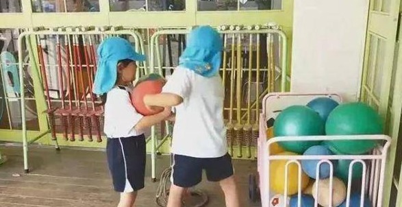 日本幼兒園的一日生活：每天校車接送，兩次戶外活動，無午睡時間