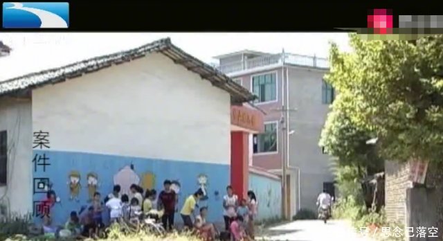 校車(chē)接送孩子卻事故頻發(fā) 無(wú)辜生命就此消逝 司機(jī)也不知所措