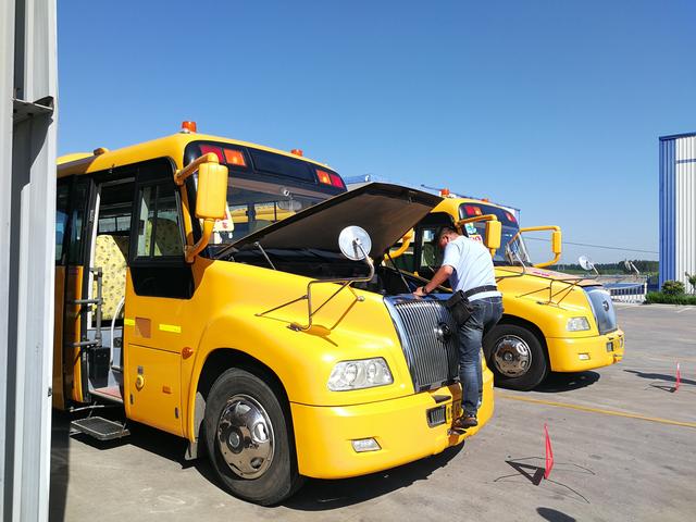 迎開學(xué)！黃島126部大鼻子校車全部“體檢”