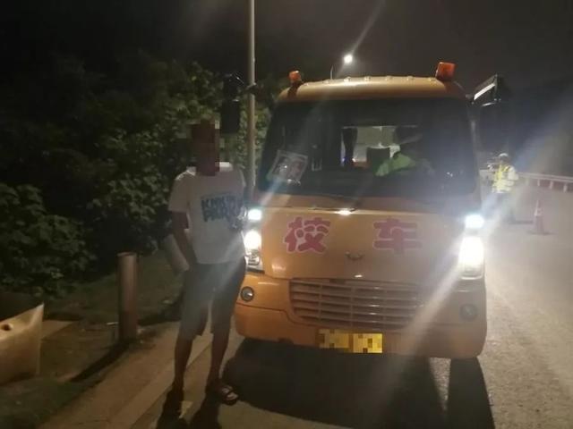 湘潭一校車司機酒駕心存僥幸“走捷徑”，交警蜀黍：沒想到吧？