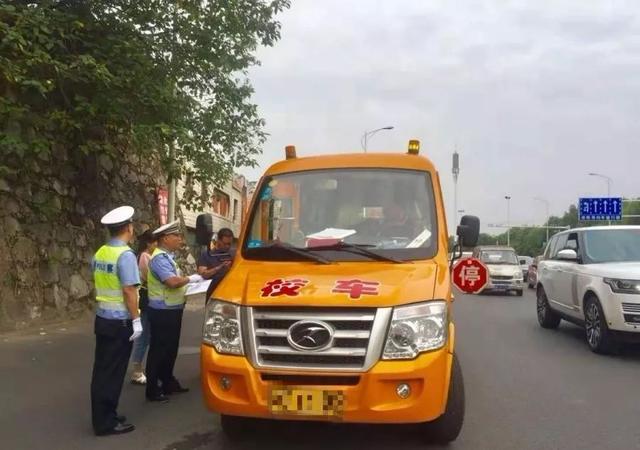 湘潭一校車司機酒駕心存僥幸“走捷徑”，交警蜀黍：沒想到吧？
