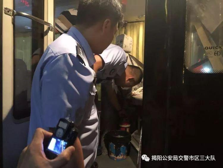 潮汕一校車被舉報(bào)！為了趕時(shí)間便逆向行駛的行為讓人后怕！