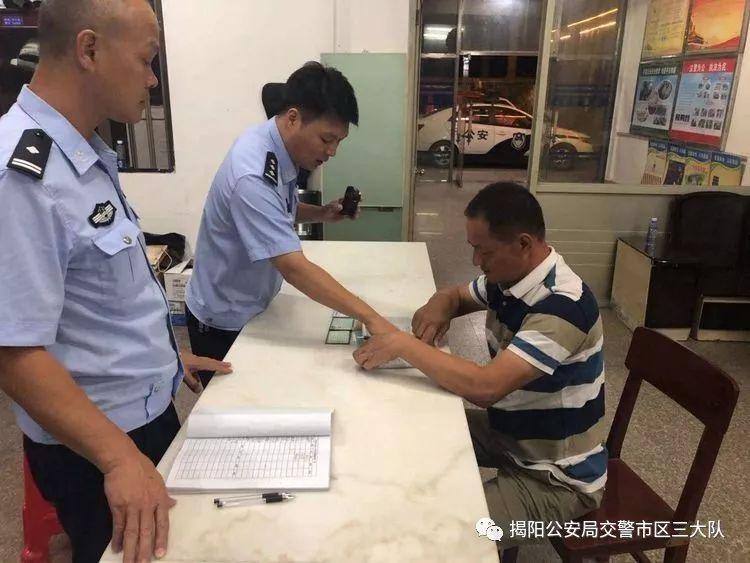 潮汕一校車被舉報(bào)！為了趕時(shí)間便逆向行駛的行為讓人后怕！