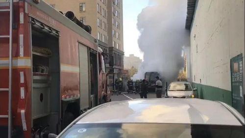 驚險(xiǎn)！延吉一司機(jī)用明火暖車，將校車燒成空殼！