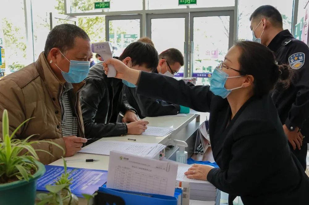 園區(qū)警方啟動重點運輸企業(yè)及校車駕駛?cè)爽F(xiàn)場審驗教育學(xué)習(xí)專場服務(wù)