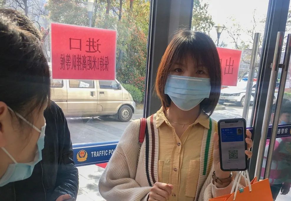 園區(qū)警方啟動重點運輸企業(yè)及校車駕駛?cè)爽F(xiàn)場審驗教育學(xué)習(xí)專場服務(wù)