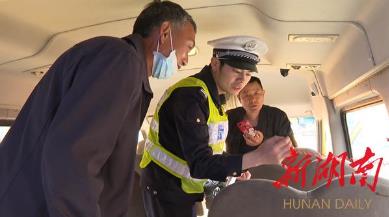 云溪區(qū)：63輛校車進行集中“體檢”