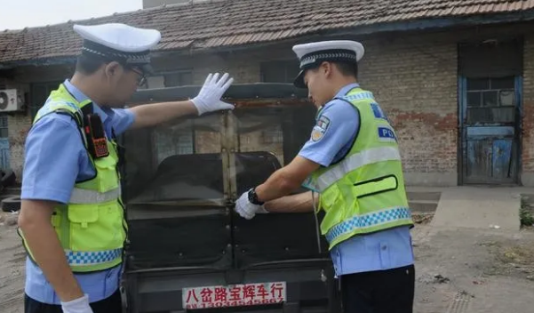曝光！小小“黑校車”硬塞7人，孩子的生命安全如何保證？